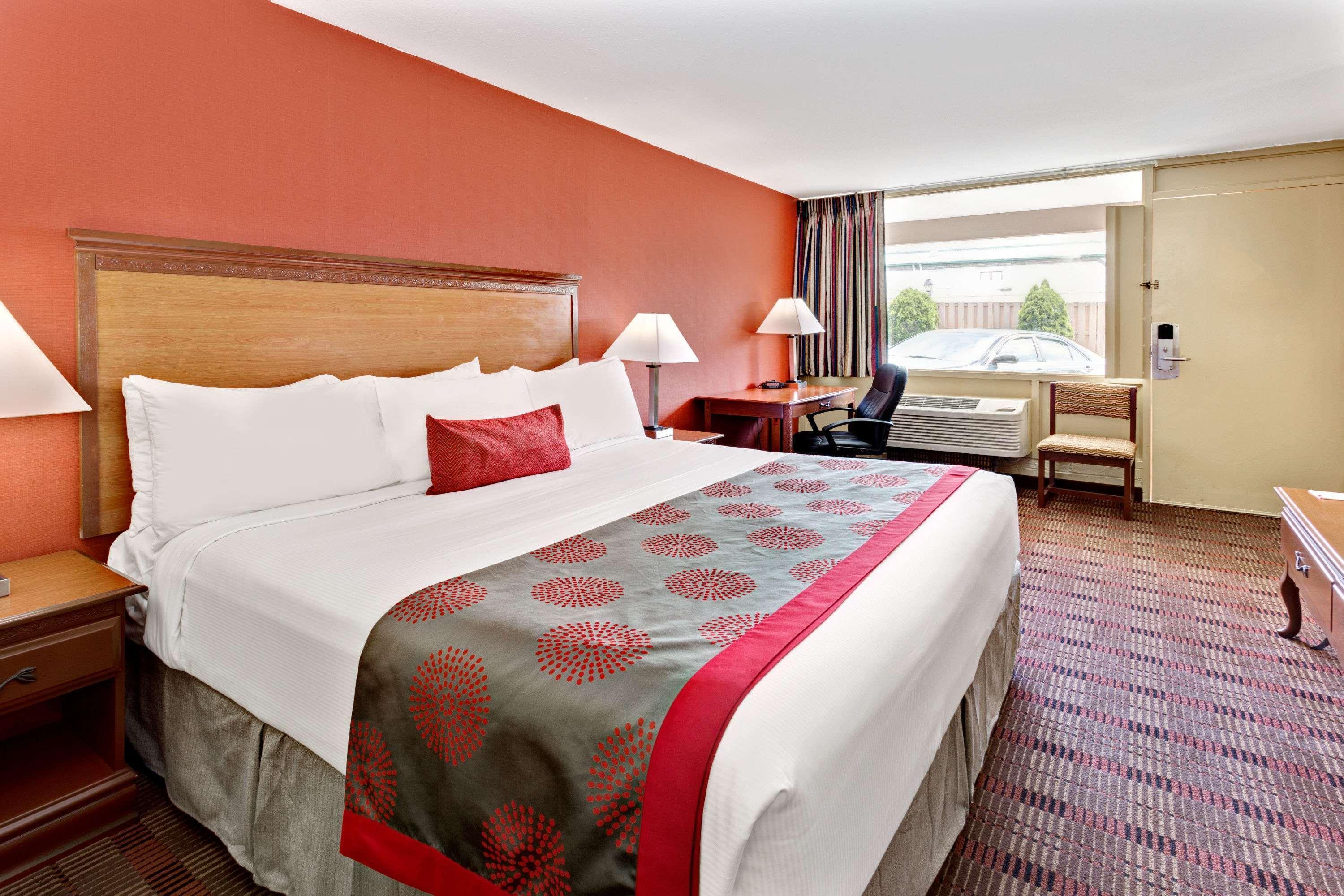 Ramada By Wyndham Baltimore West Exteriér fotografie